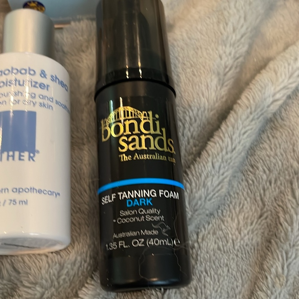 Deluxe samples body lotion, self tanner cleanser new - Picture 4 of 6